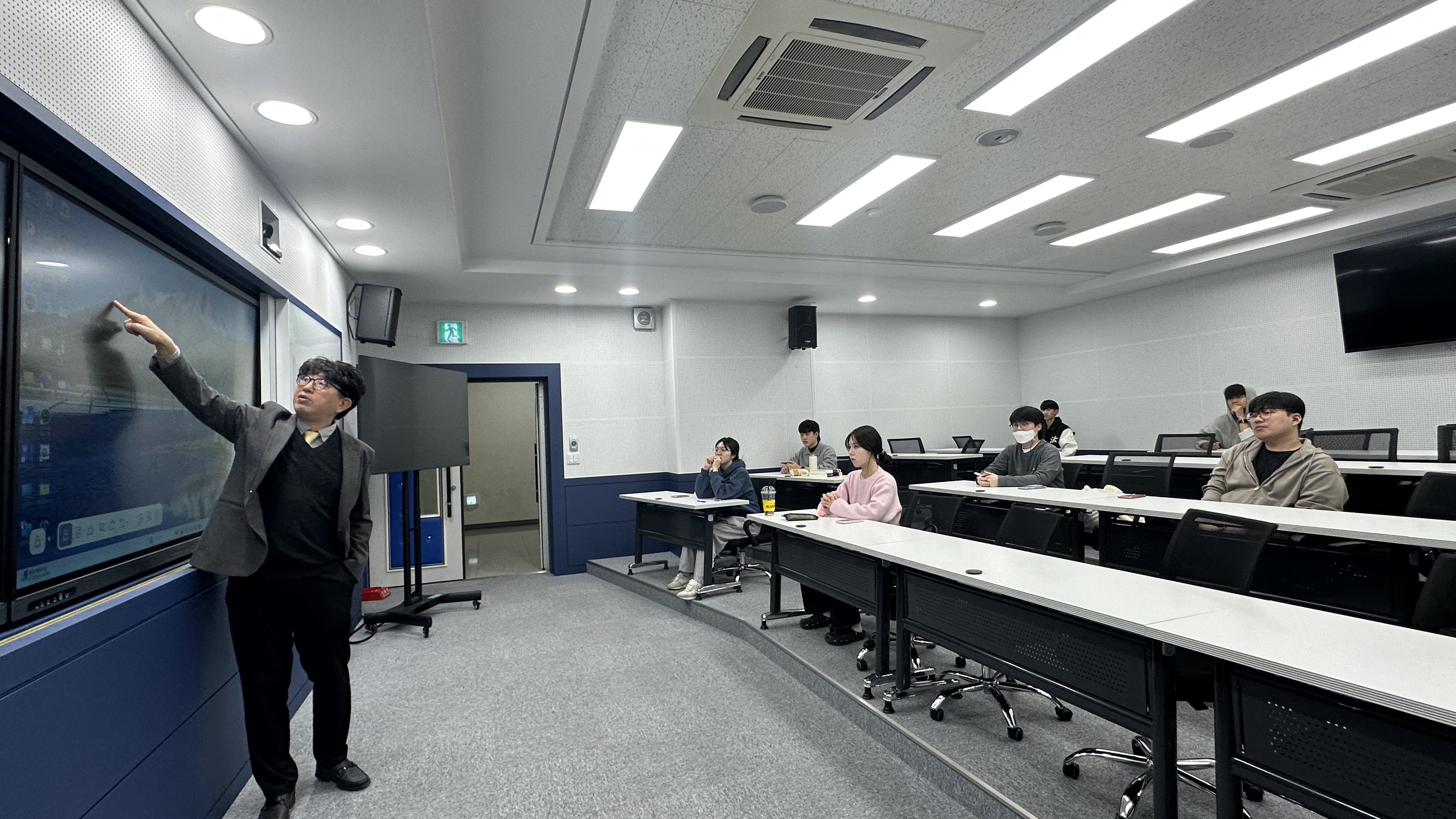 < 법학과 진로탐색을 위한 PSAT 체험 > 2번째 파일 - 자세한 내용은 본문 참조